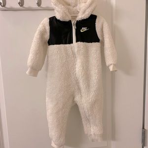 White Nike zip up snow suit w/ hood toddler 12m